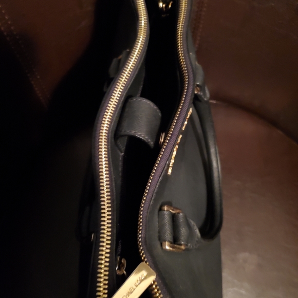 MK- Saffiano Leather Large Jet Set Double Zip Tote - Picture 4 of 15